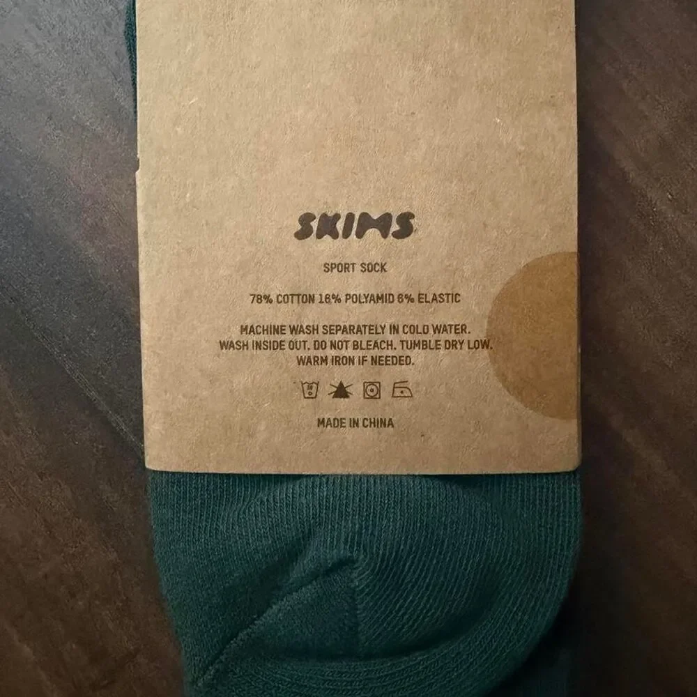SKIMS sport socks